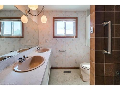 215 Montmorency Drive, Hamilton, ON - Indoor Photo Showing Bathroom