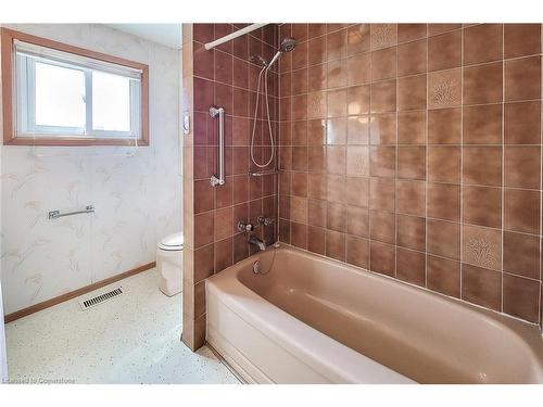 215 Montmorency Drive, Hamilton, ON - Indoor Photo Showing Bathroom