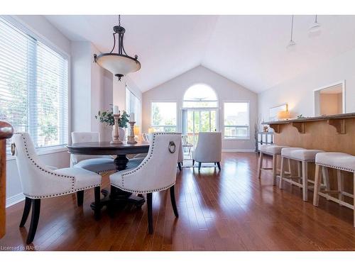 34-4400 Millcroft Park Drive, Burlington, ON - Indoor Photo Showing Dining Room