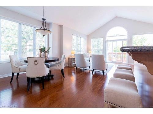 34-4400 Millcroft Park Drive, Burlington, ON - Indoor Photo Showing Dining Room