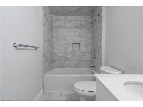 5 Cherry Blossom Heights, Hamilton, ON - Indoor Photo Showing Bathroom