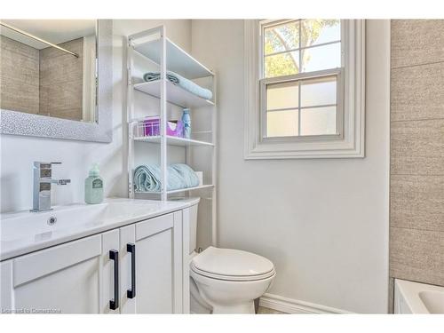 156 Victor Boulevard, Hamilton, ON - Indoor Photo Showing Bathroom