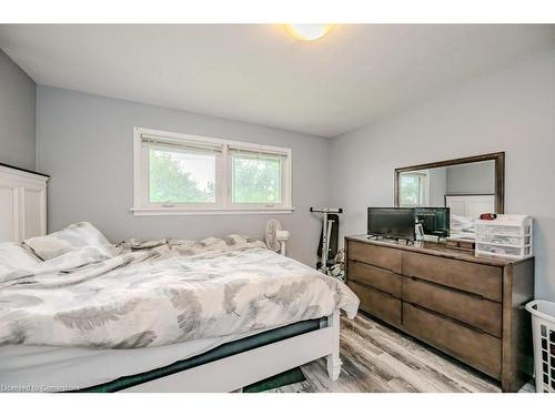 20 Collier Road N, Thorold, ON - Indoor Photo Showing Bedroom