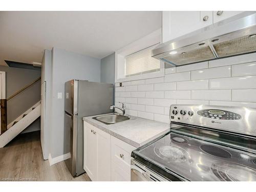 20 Collier Road N, Thorold, ON - Indoor Photo Showing Kitchen