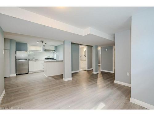 20 Collier Road N, Thorold, ON - Indoor Photo Showing Kitchen