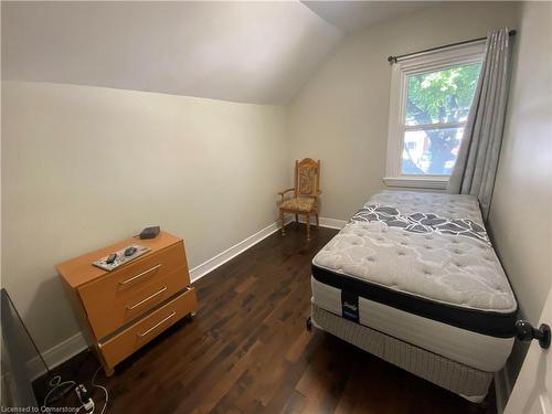 Upper-97 East 24Th Street, Hamilton, ON - Indoor Photo Showing Bedroom