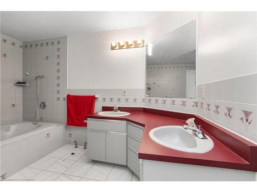 97 Old Chicopee Drive, Kitchener, ON - Indoor Photo Showing Bathroom