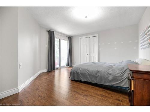 97 Old Chicopee Drive, Kitchener, ON - Indoor Photo Showing Bedroom