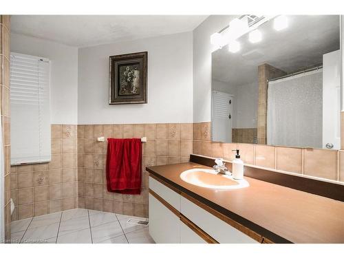 97 Old Chicopee Drive, Kitchener, ON - Indoor Photo Showing Bathroom