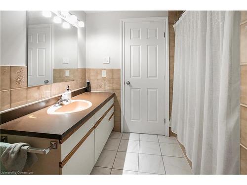 97 Old Chicopee Drive, Kitchener, ON - Indoor Photo Showing Bathroom