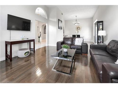 97 Old Chicopee Drive, Kitchener, ON - Indoor Photo Showing Living Room