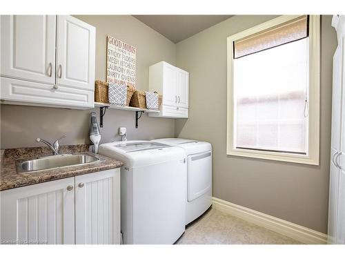 54 Las Road, Smithville, ON - Indoor Photo Showing Laundry Room