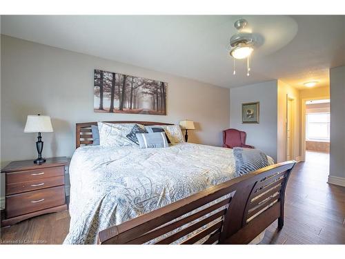 54 Las Road, Smithville, ON - Indoor Photo Showing Bedroom