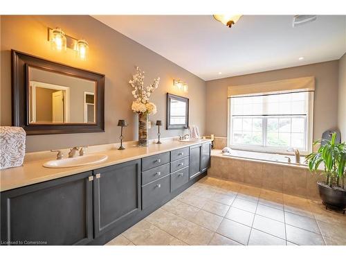 54 Las Road, Smithville, ON - Indoor Photo Showing Bathroom