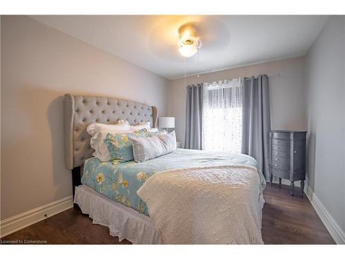 54 Las Road, Smithville, ON - Indoor Photo Showing Bedroom