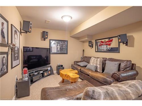 54 Las Road, Smithville, ON - Indoor Photo Showing Living Room