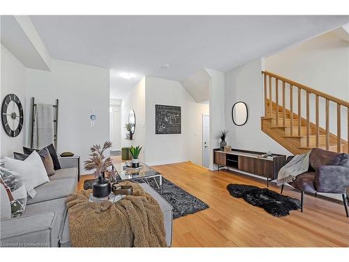 29 Basswood Crescent, Caledonia, ON - Indoor Photo Showing Living Room