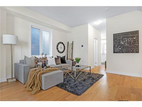 29 Basswood Crescent, Caledonia, ON - Indoor Photo Showing Living Room