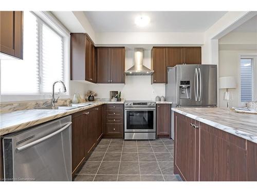 29 Basswood Crescent, Caledonia, ON - Indoor Photo Showing Kitchen With Upgraded Kitchen