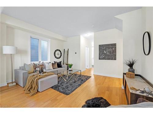 29 Basswood Crescent, Caledonia, ON - Indoor Photo Showing Living Room