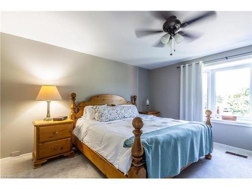 1216 Consort Crescent, Burlington, ON - Indoor Photo Showing Bedroom