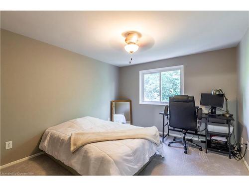 1216 Consort Crescent, Burlington, ON - Indoor Photo Showing Bedroom