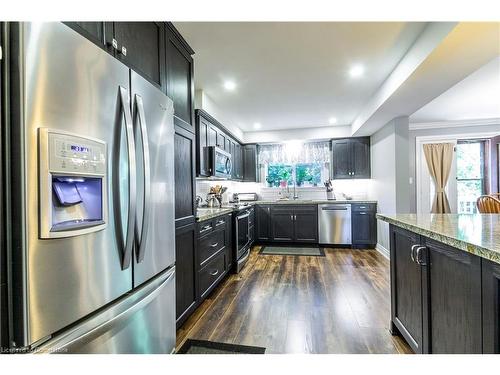 1216 Consort Crescent, Burlington, ON - Indoor Photo Showing Kitchen With Upgraded Kitchen