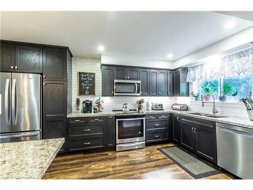 1216 Consort Crescent, Burlington, ON - Indoor Photo Showing Kitchen With Upgraded Kitchen