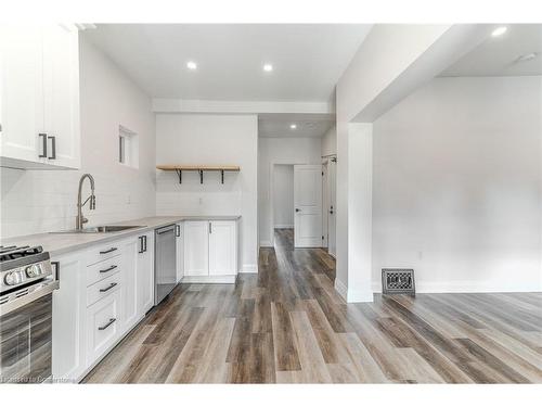 1-50 Burris Street, Hamilton, ON - Indoor Photo Showing Kitchen With Upgraded Kitchen