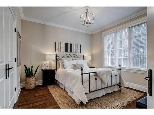 1043 Jerseyville Road W, Ancaster, ON - Indoor Photo Showing Bedroom