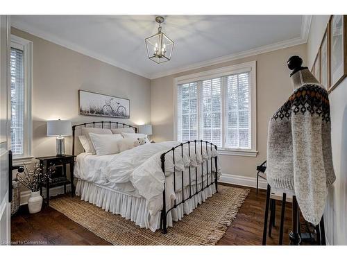 1043 Jerseyville Road W, Ancaster, ON - Indoor Photo Showing Bedroom