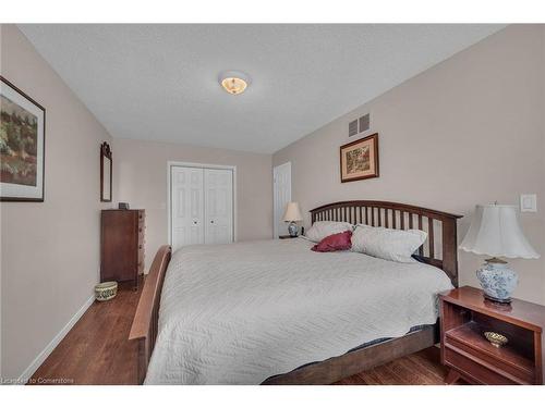 143 Briarsdale Crescent, Welland, ON - Indoor Photo Showing Bedroom