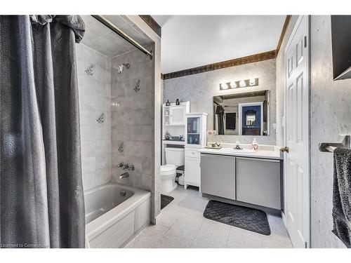 143 Briarsdale Crescent, Welland, ON - Indoor Photo Showing Bathroom