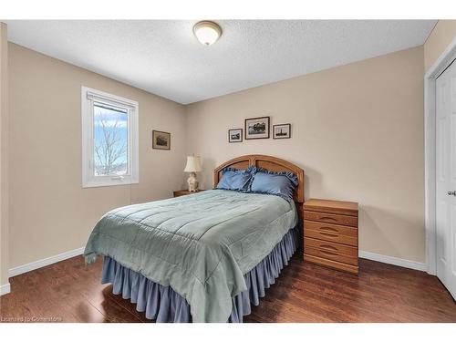 143 Briarsdale Crescent, Welland, ON - Indoor Photo Showing Bedroom