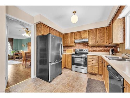 143 Briarsdale Crescent, Welland, ON - Indoor Photo Showing Kitchen With Double Sink