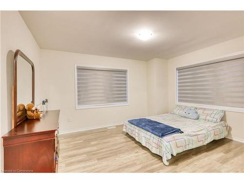 60 Fleming Crescent, Caledonia, ON - Indoor Photo Showing Bedroom