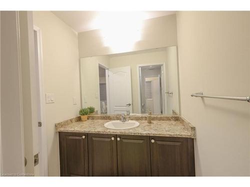 60 Fleming Crescent, Caledonia, ON - Indoor Photo Showing Bathroom