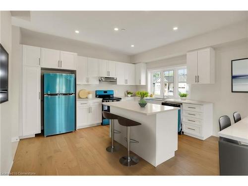 2 Bromley Drive, St. Catharines, ON - Indoor Photo Showing Kitchen With Upgraded Kitchen