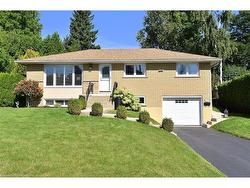 77 Hill Crest  Ancaster, ON L9G 3A2