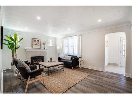 540 Niagara Street, St. Catharines, ON - Indoor Photo Showing Living Room With Fireplace