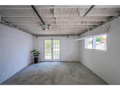 540 Niagara Street, St. Catharines, ON - Indoor Photo Showing Garage