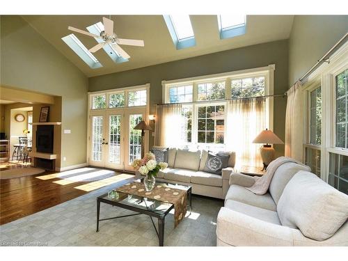 24 John Street E, Waterdown, ON - Indoor Photo Showing Living Room