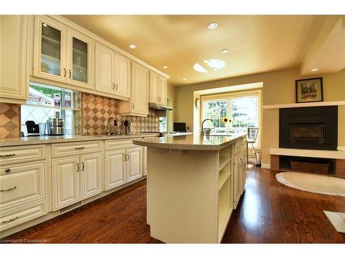 24 John Street E, Waterdown, ON - Indoor Photo Showing Kitchen With Upgraded Kitchen