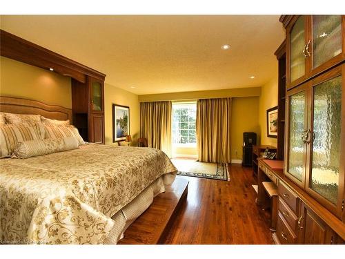 24 John Street E, Waterdown, ON - Indoor Photo Showing Bedroom