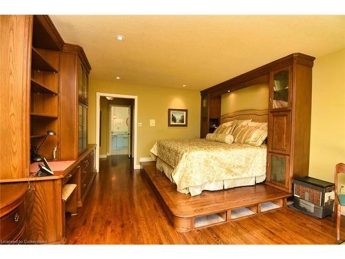 24 John Street E, Waterdown, ON - Indoor Photo Showing Bedroom