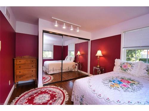 24 John Street E, Waterdown, ON - Indoor Photo Showing Bedroom