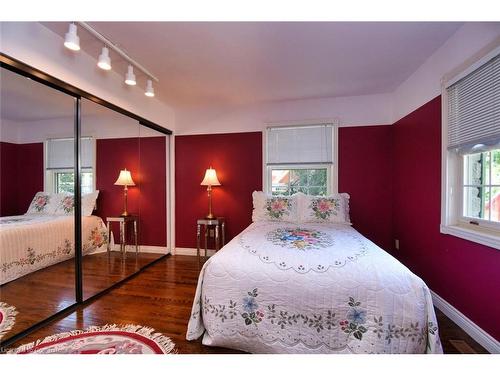 24 John Street E, Waterdown, ON - Indoor Photo Showing Bedroom