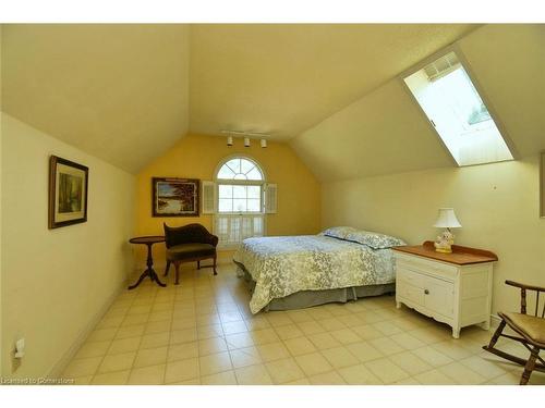 24 John Street E, Waterdown, ON - Indoor Photo Showing Bedroom