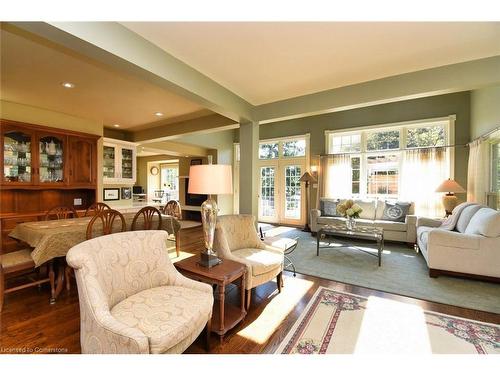 24 John Street E, Waterdown, ON - Indoor Photo Showing Living Room