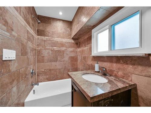 145 Connaught Avenue N, Hamilton, ON - Indoor Photo Showing Bathroom